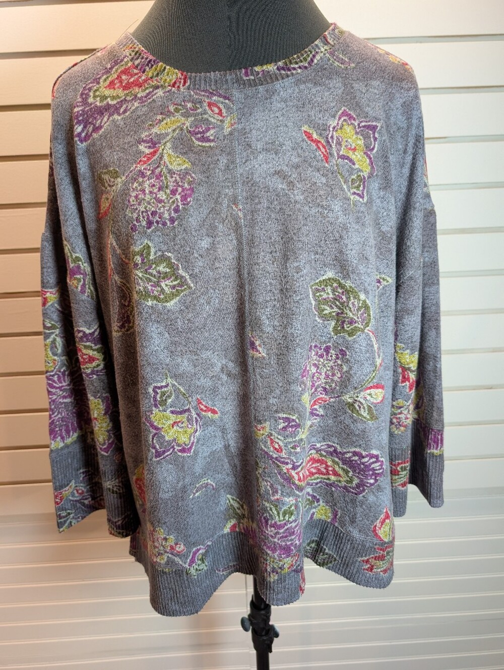 HABITAT boxy crew sweater Gray/purple Floral Size L EUC
